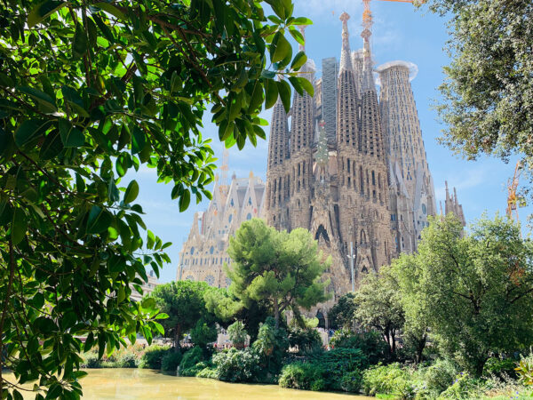 La Sagrada Familia - Barcelona - The Travel Den